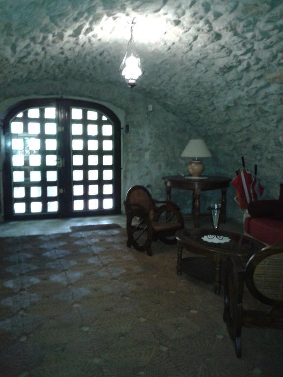 Sérignan-du-Comtat Le Chateau Des Estubiers Bed & Breakfast エクステリア 写真