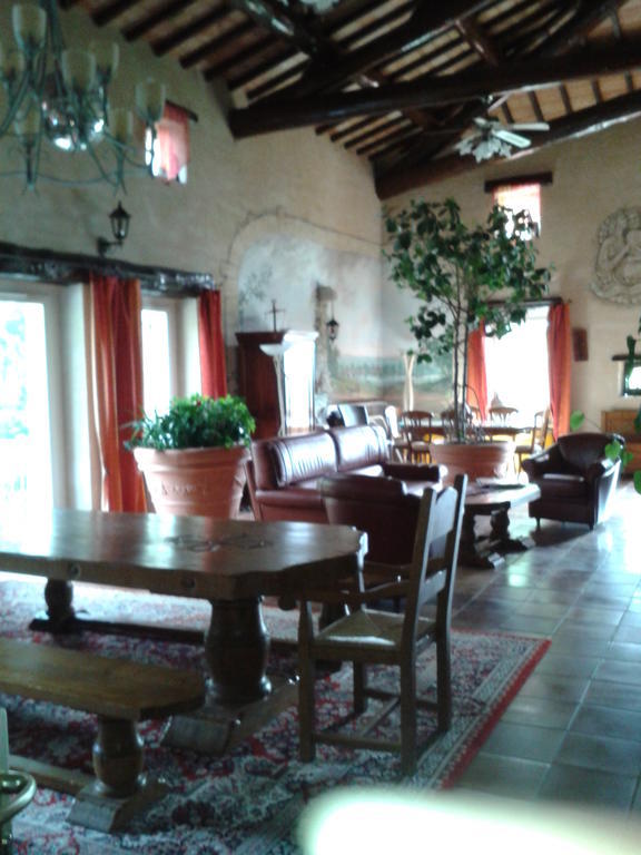 Sérignan-du-Comtat Le Chateau Des Estubiers Bed & Breakfast エクステリア 写真