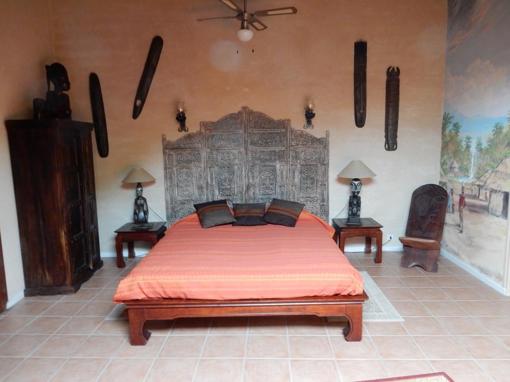 Sérignan-du-Comtat Le Chateau Des Estubiers Bed & Breakfast エクステリア 写真